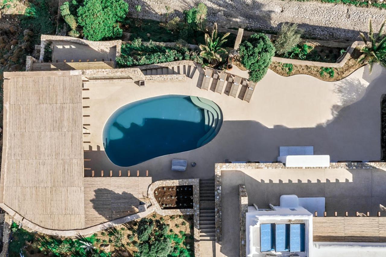 Christina's Panormos Villa *